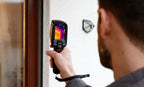 Guide Sensmart E2 – E2 bei einer Oberflächenprüfung